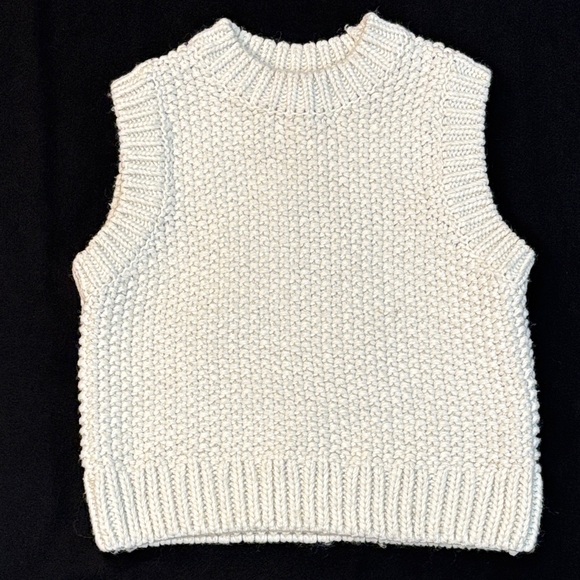 H&M Sweaters - H&M Off-White Chunky Knit Sweater Vest